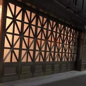 車庫(kù)門(mén)