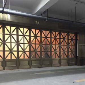 車庫(kù)門(mén)