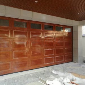 車庫(kù)門(mén)