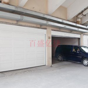 車庫(kù)門(mén)