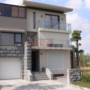 車庫(kù)門(mén)